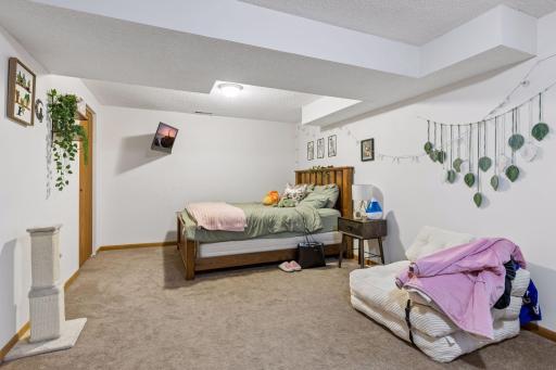 10270 Arrowwood Drive, Eden Prairie, MN 55347