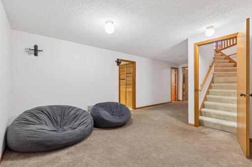10270 Arrowwood Drive, Eden Prairie, MN 55347