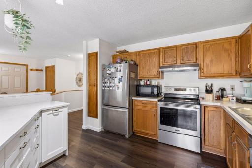 10270 Arrowwood Drive, Eden Prairie, MN 55347