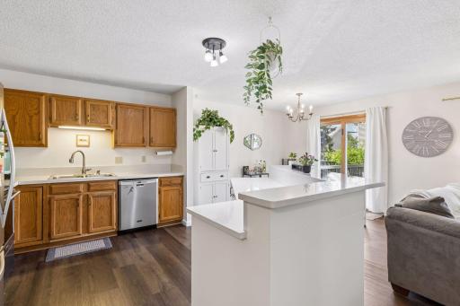 10270 Arrowwood Drive, Eden Prairie, MN 55347