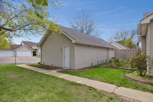 10270 Arrowwood Drive, Eden Prairie, MN 55347