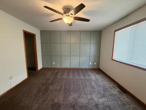 1010 Oak Place, West Fargo, ND 58078