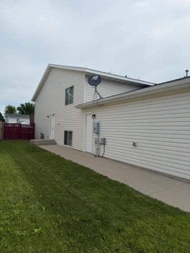 1010 Oak Place, West Fargo, ND 58078