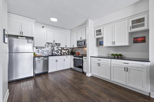 26 10th Street W, 2004, Saint Paul, MN 55102