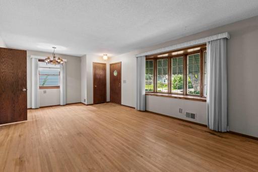 6836 Ewing Avenue N, Minneapolis, MN 55429