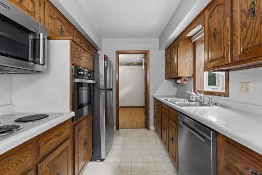 6836 Ewing Avenue N, Minneapolis, MN 55429