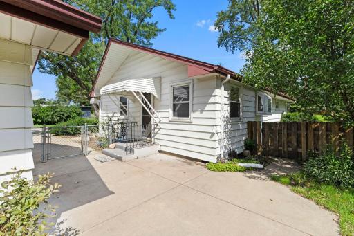 6836 Ewing Avenue N, Minneapolis, MN 55429