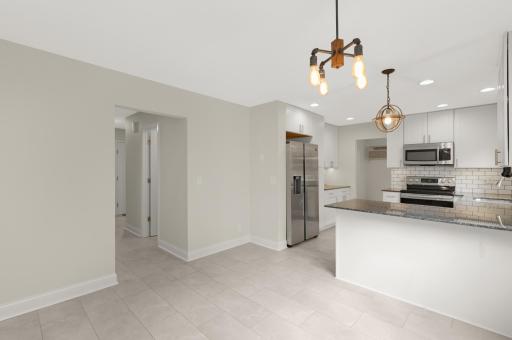 10928 London Drive, Burnsville, MN 55337