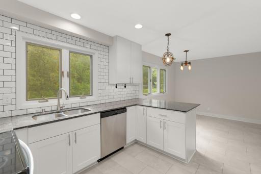 10928 London Drive, Burnsville, MN 55337