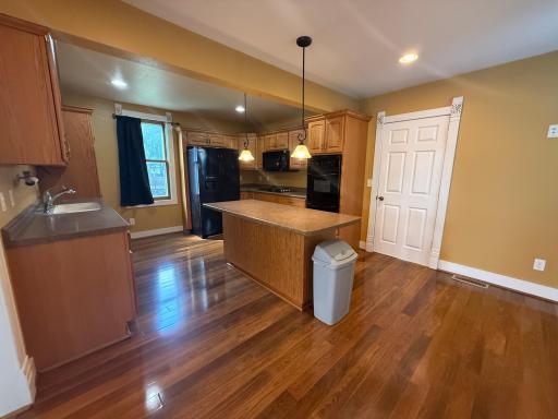 22. Kitchen.jpg