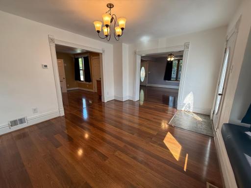 19. Dining Room.jpg