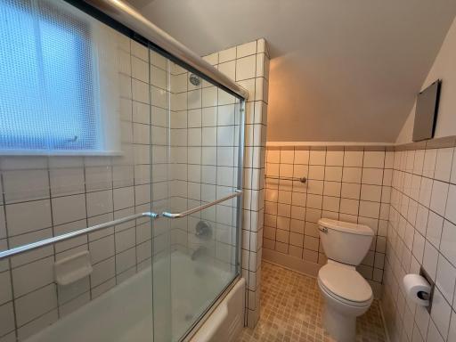 37. Second floor bathroom.jpg