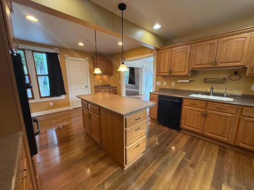 24. Kitchen.jpg