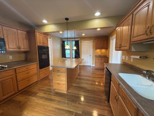 23. Kitchen.jpg