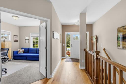 Bright inviting entry, office or 2nd MF bedoom room