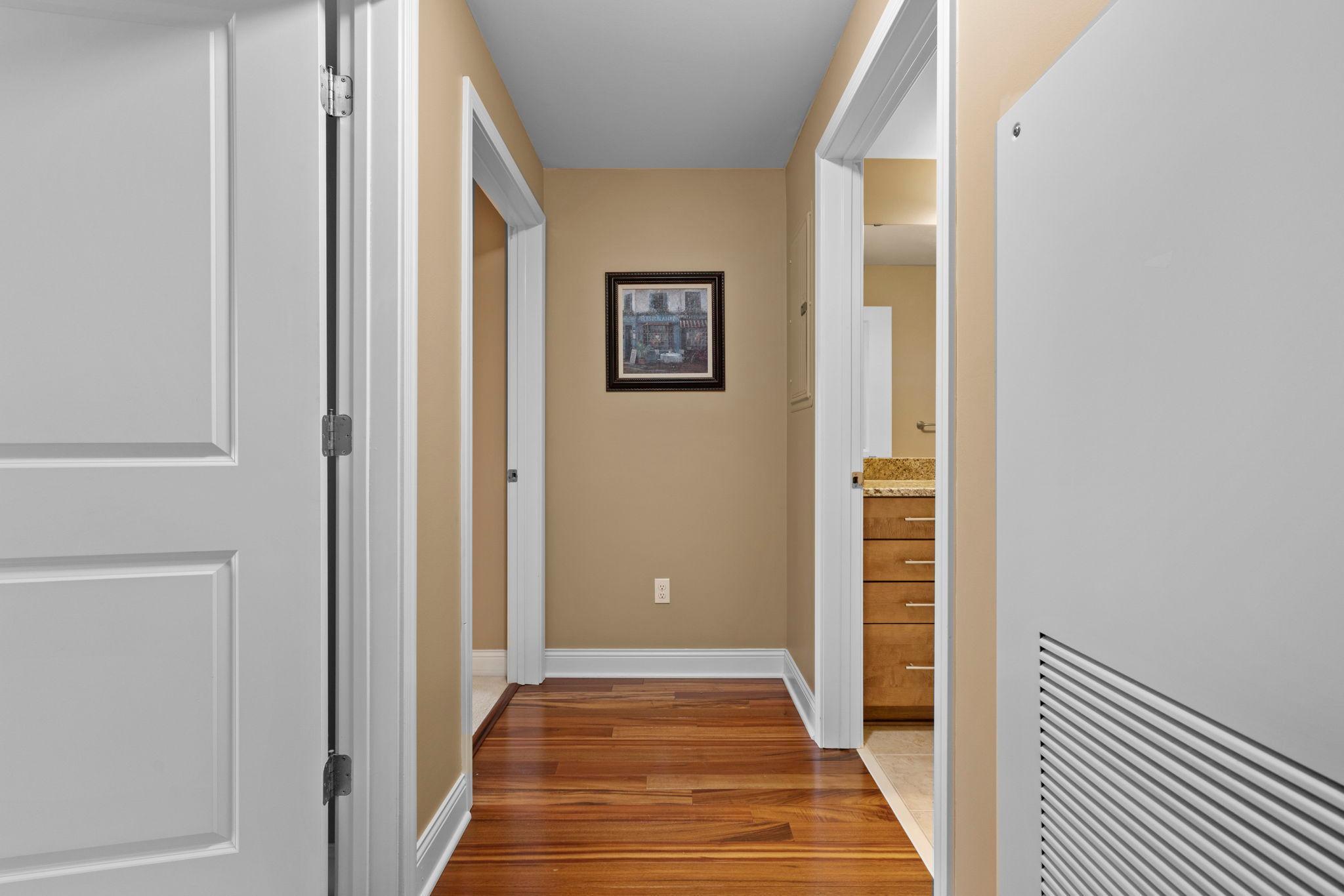 14-web-or-mls-100 3rd Ave S 705-21.jpg