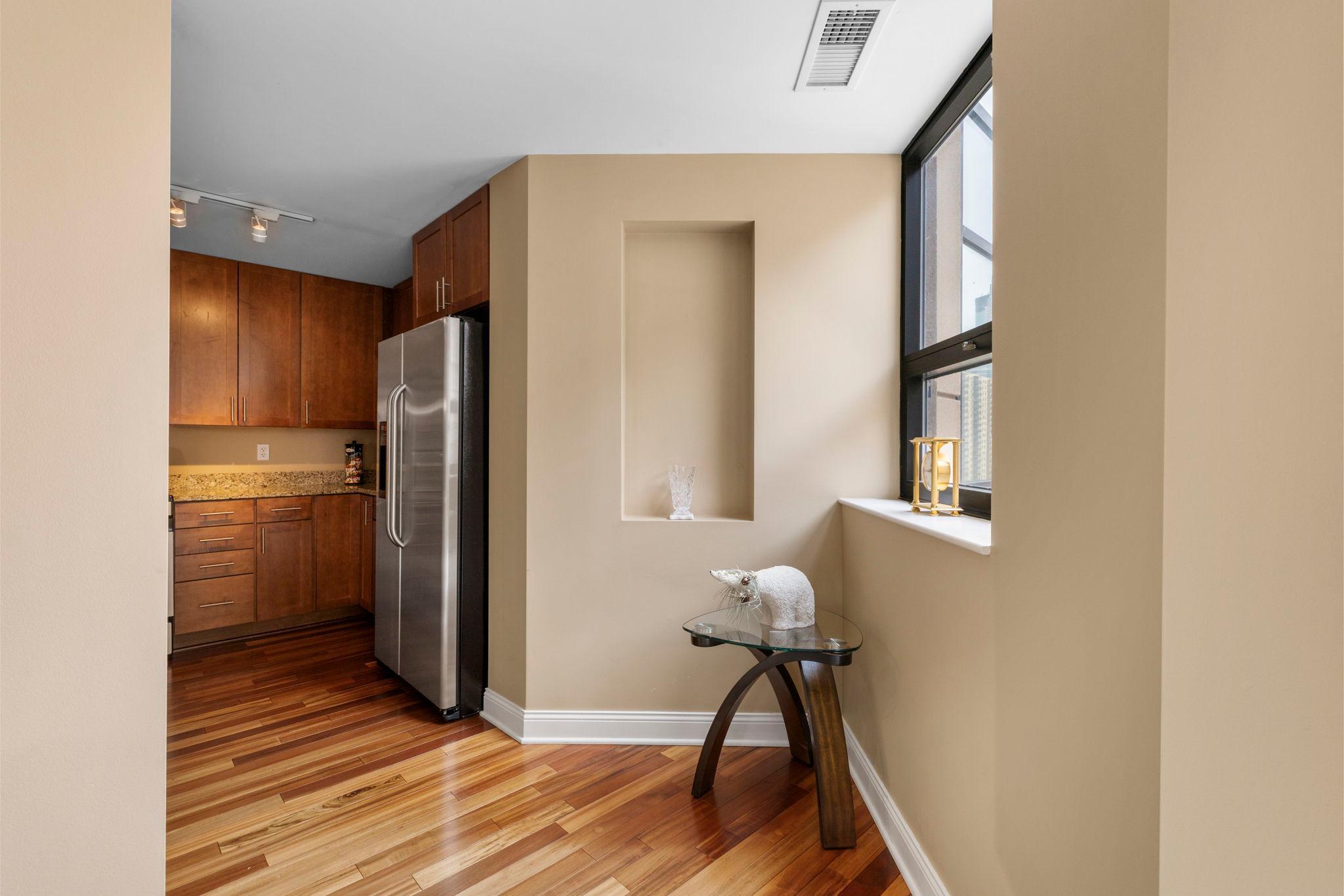 37-web-or-mls-100 3rd Ave S 705-90.jpg