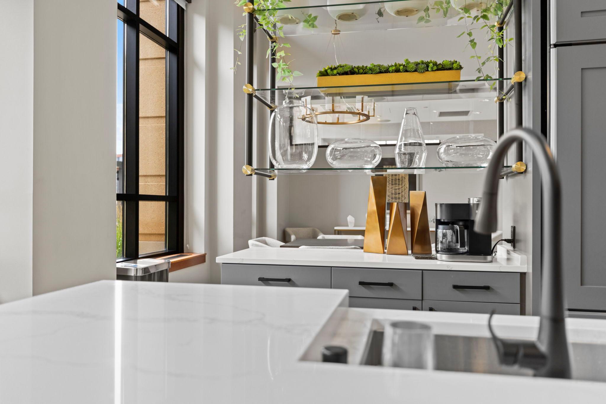 66-web-or-mls-100 3rd Ave S 705-174.jpg