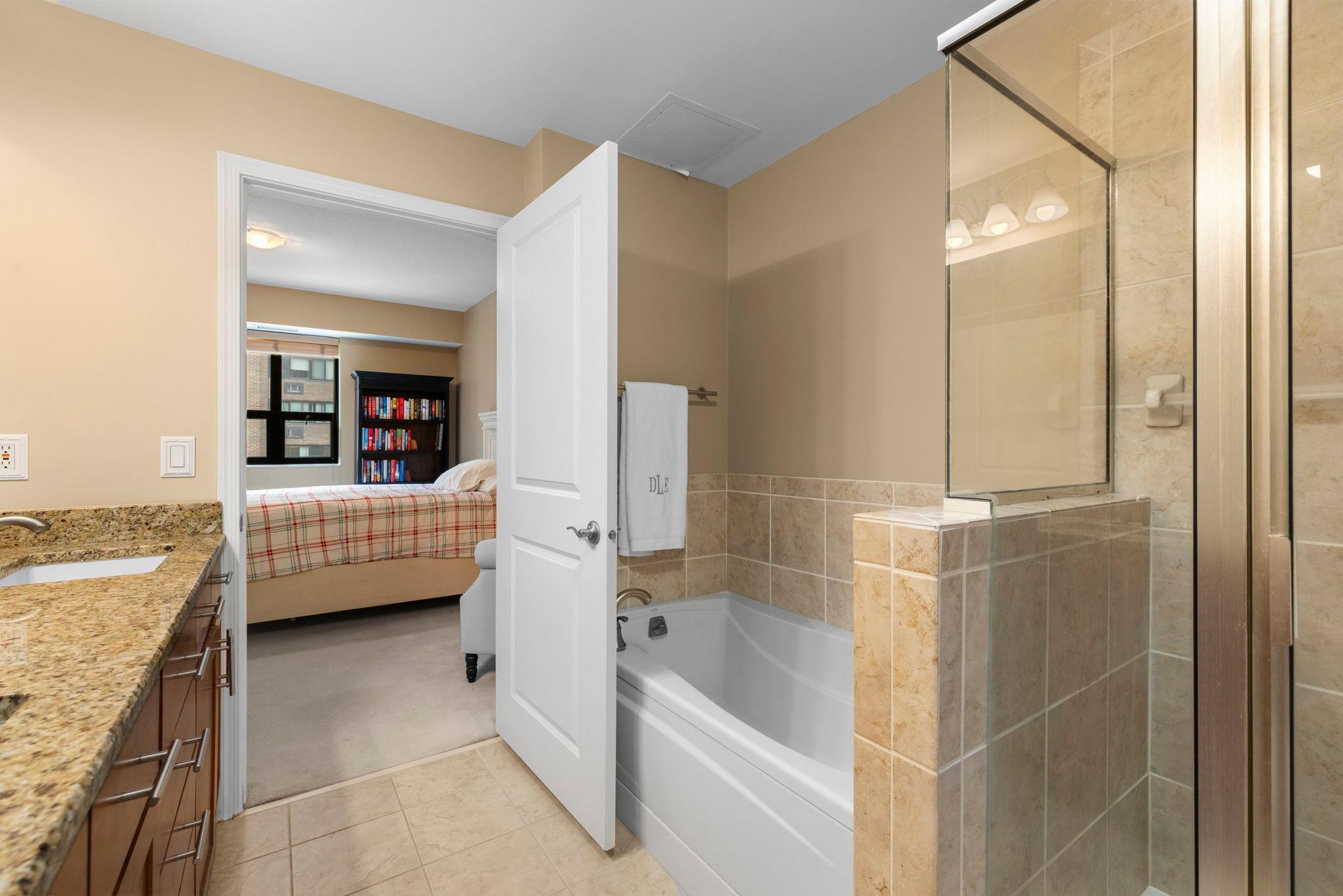 25-web-or-mls-100 3rd Ave S 705-54.jpg