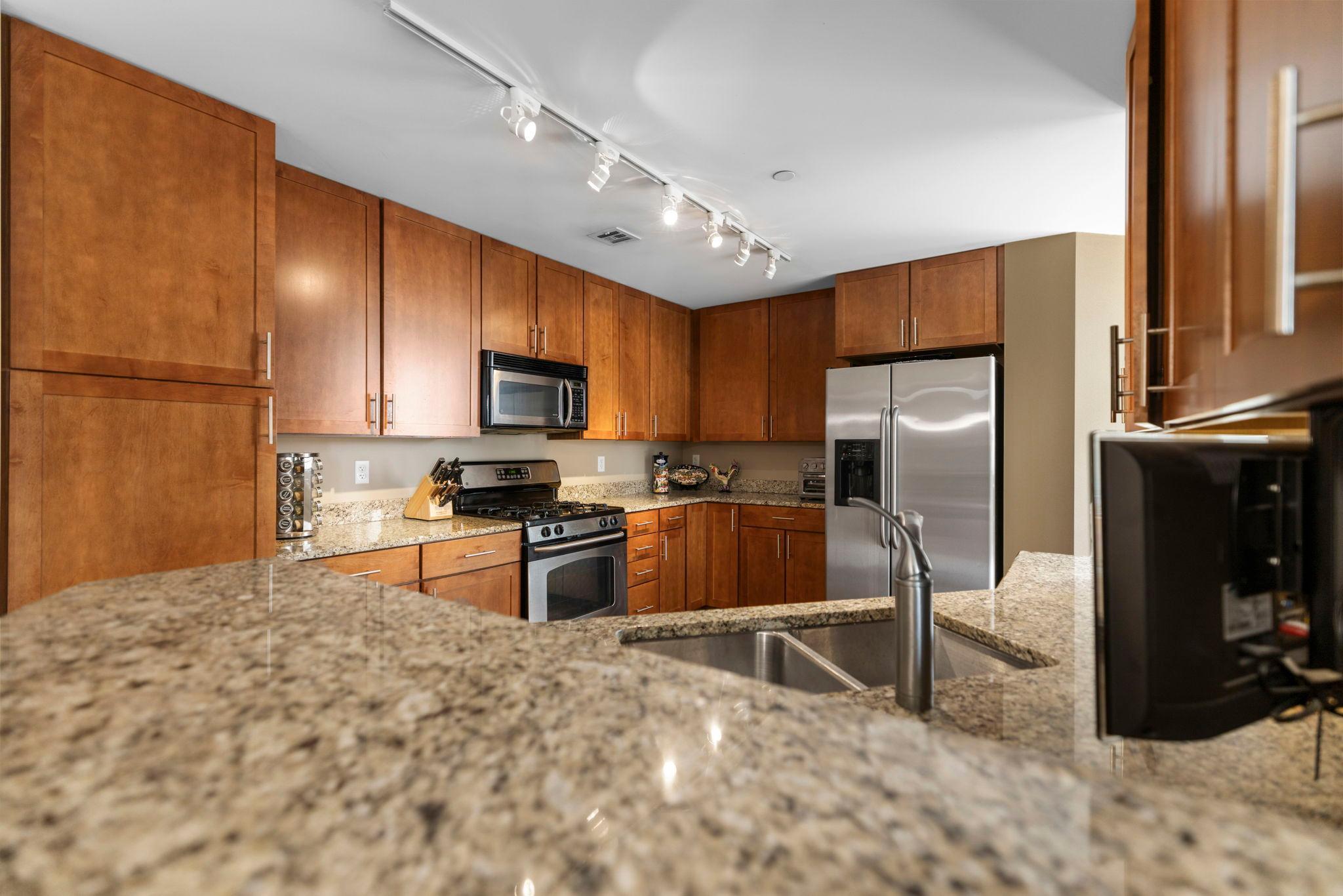 31-web-or-mls-100 3rd Ave S 705-72.jpg