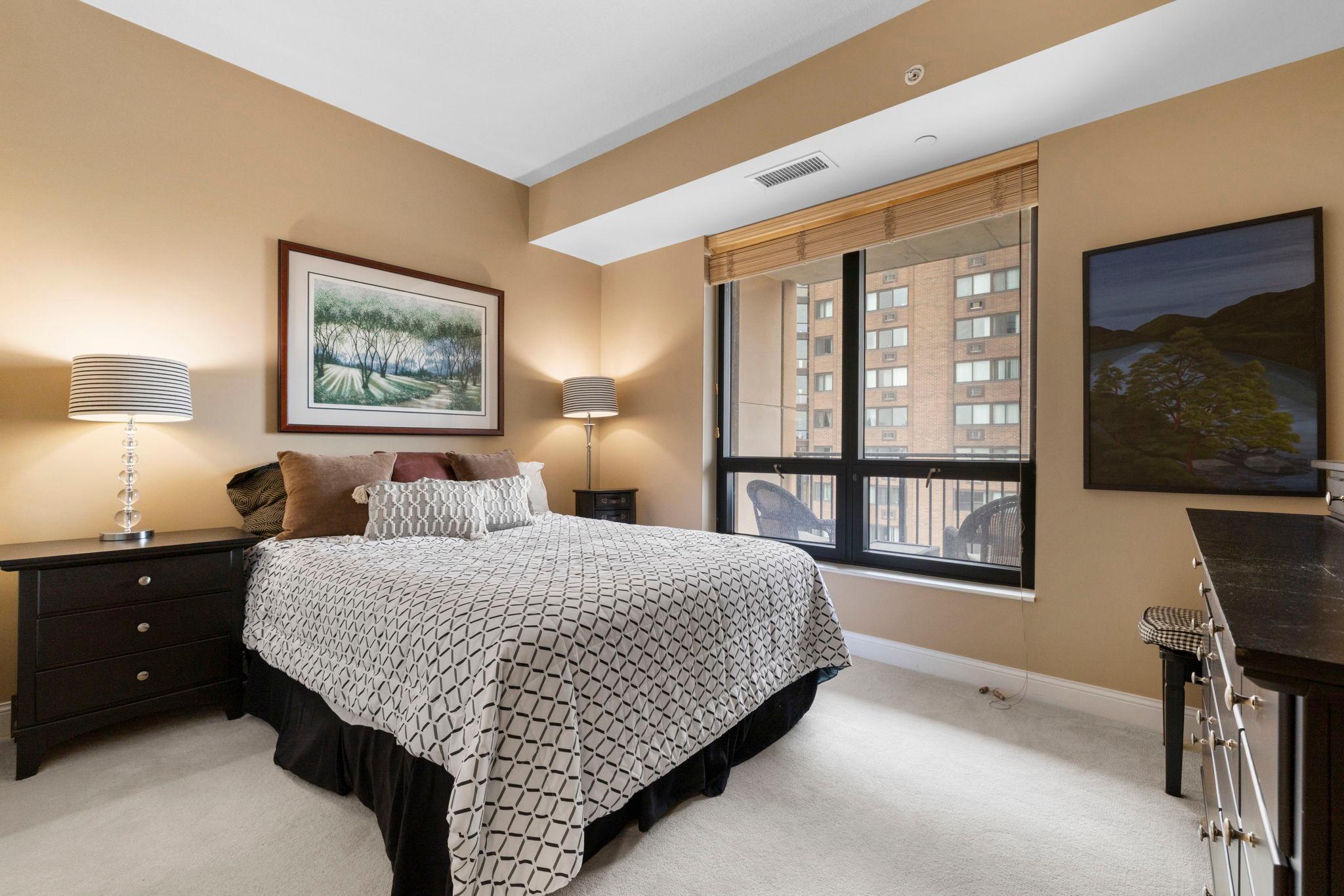 15-web-or-mls-100 3rd Ave S 705-24.jpg