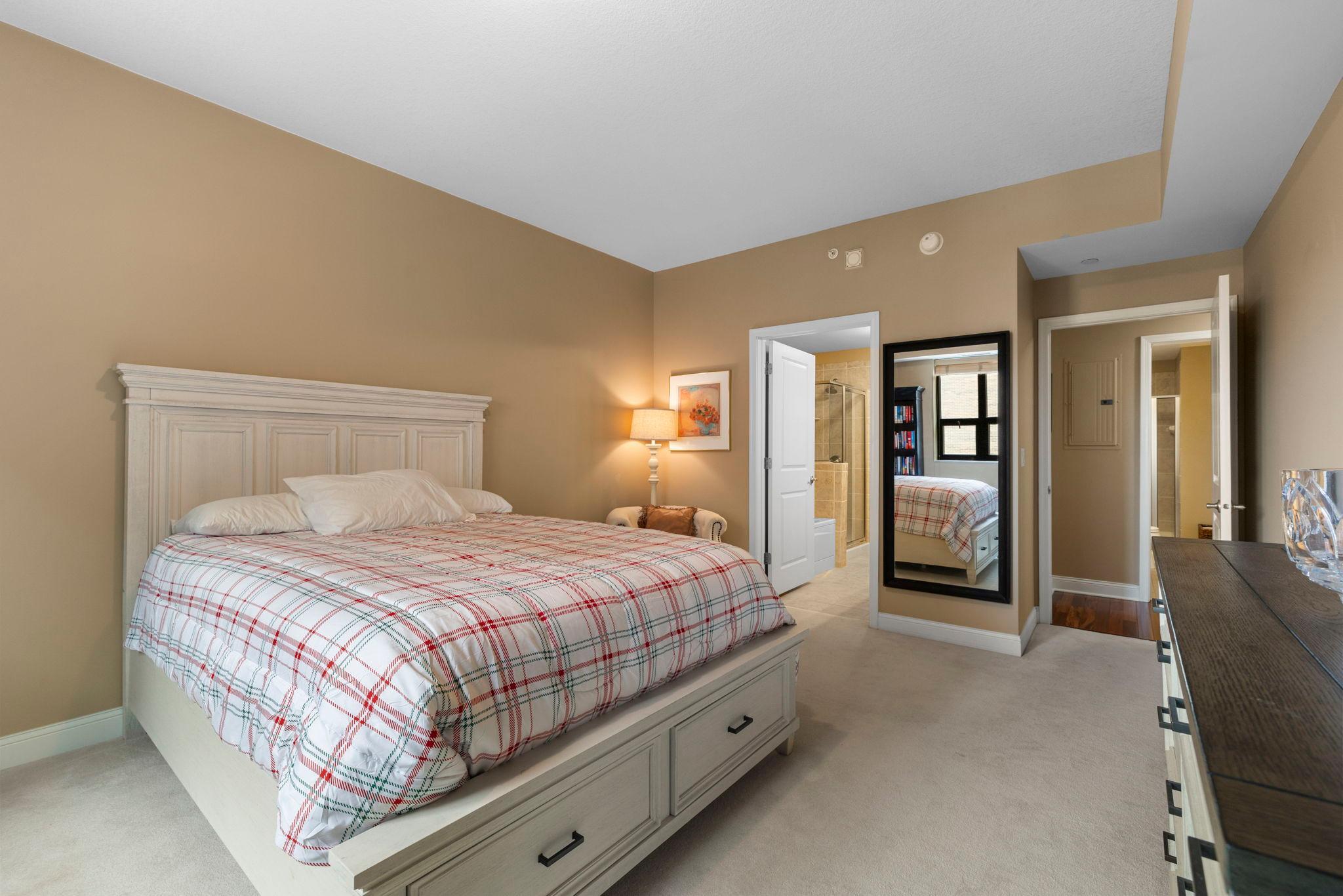 21-web-or-mls-100 3rd Ave S 705-42.jpg