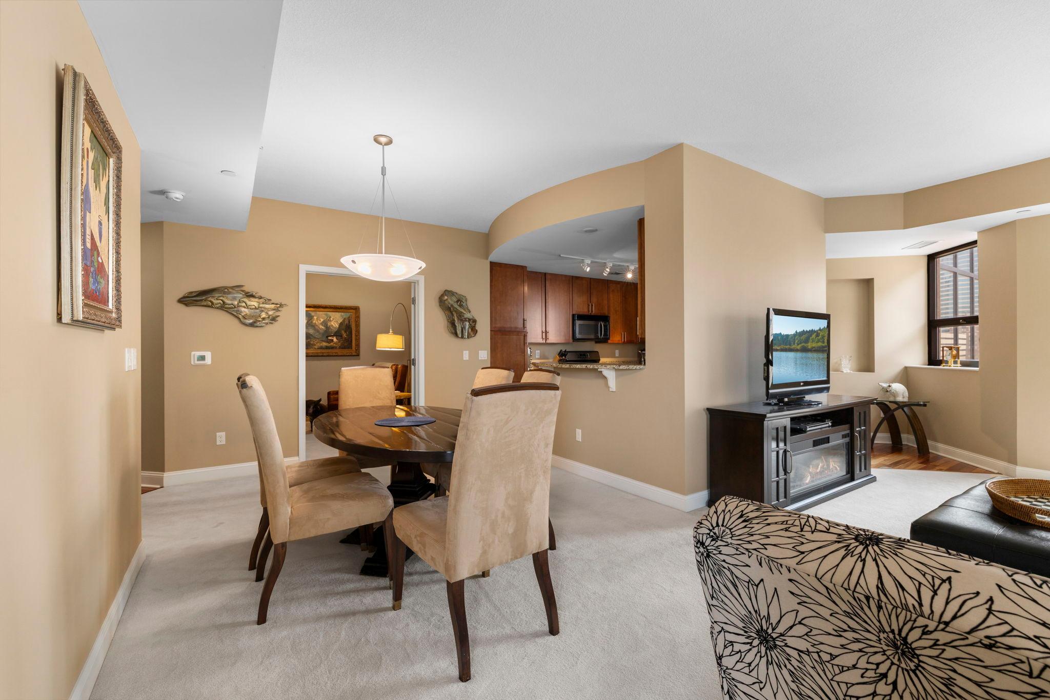 46-web-or-mls-100 3rd Ave S 705-110.jpg
