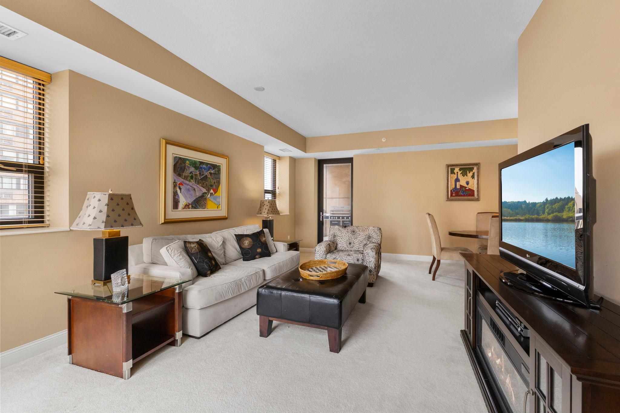 38-web-or-mls-100 3rd Ave S 705-93.jpg