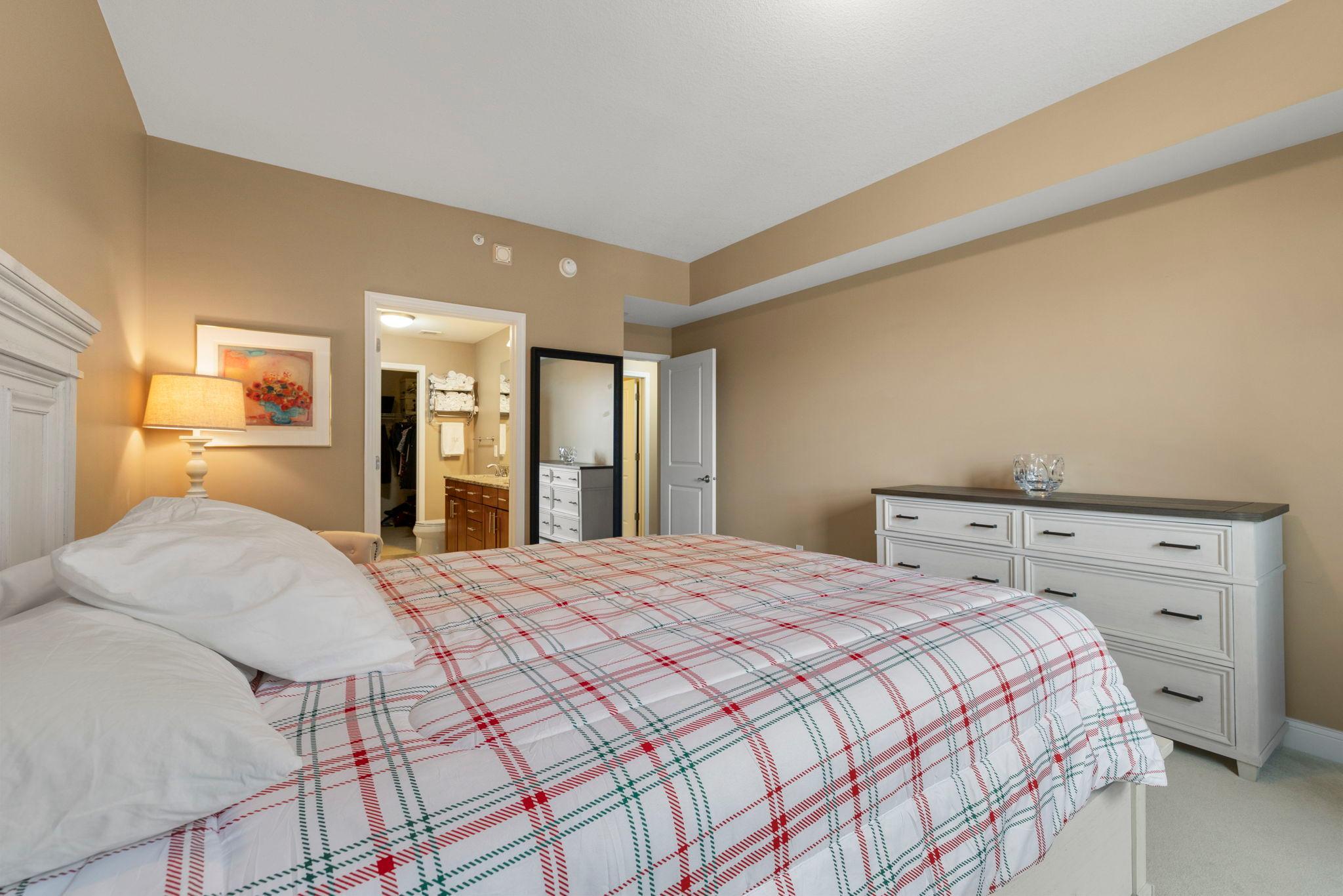 22-web-or-mls-100 3rd Ave S 705-45.jpg