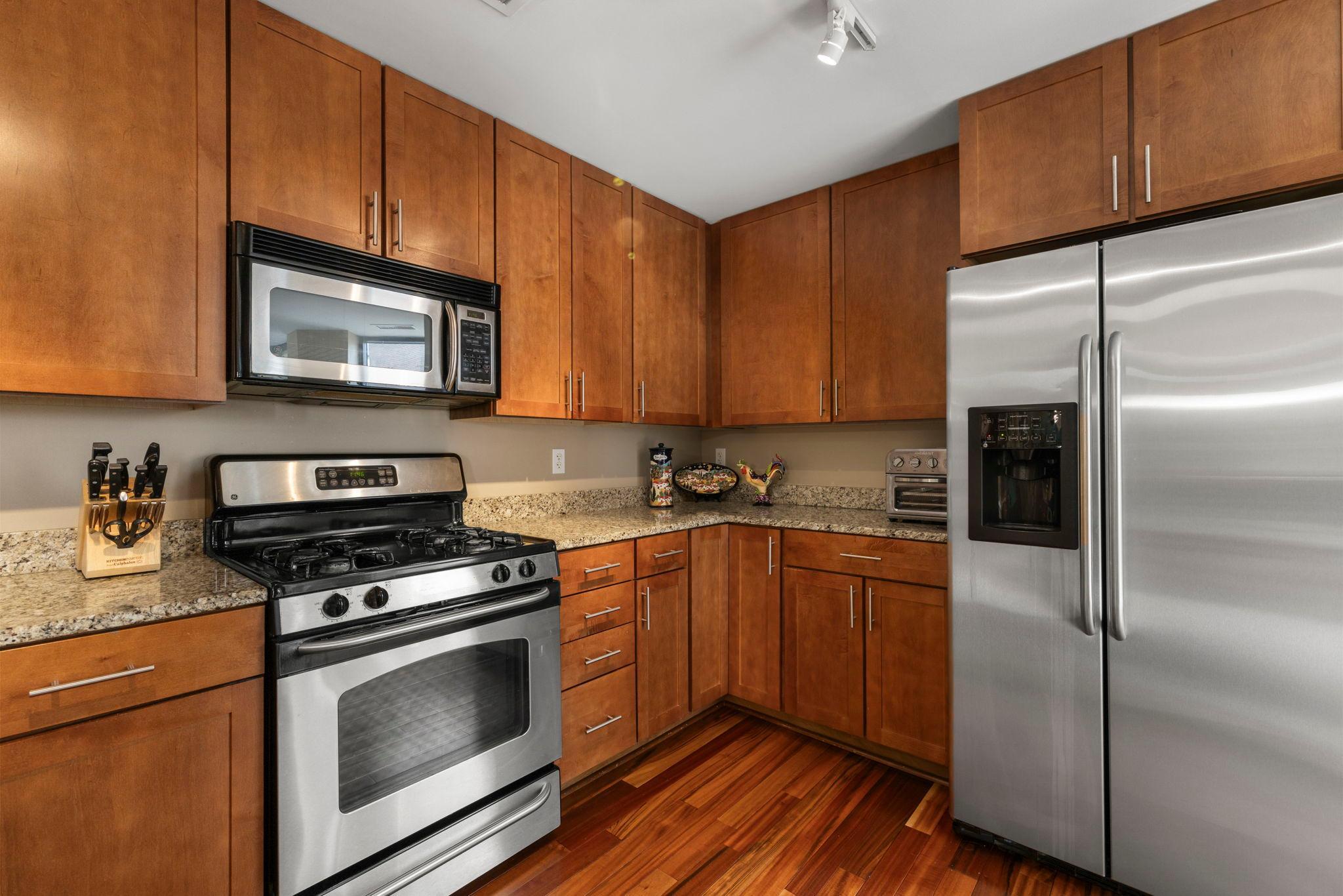33-web-or-mls-100 3rd Ave S 705-78.jpg