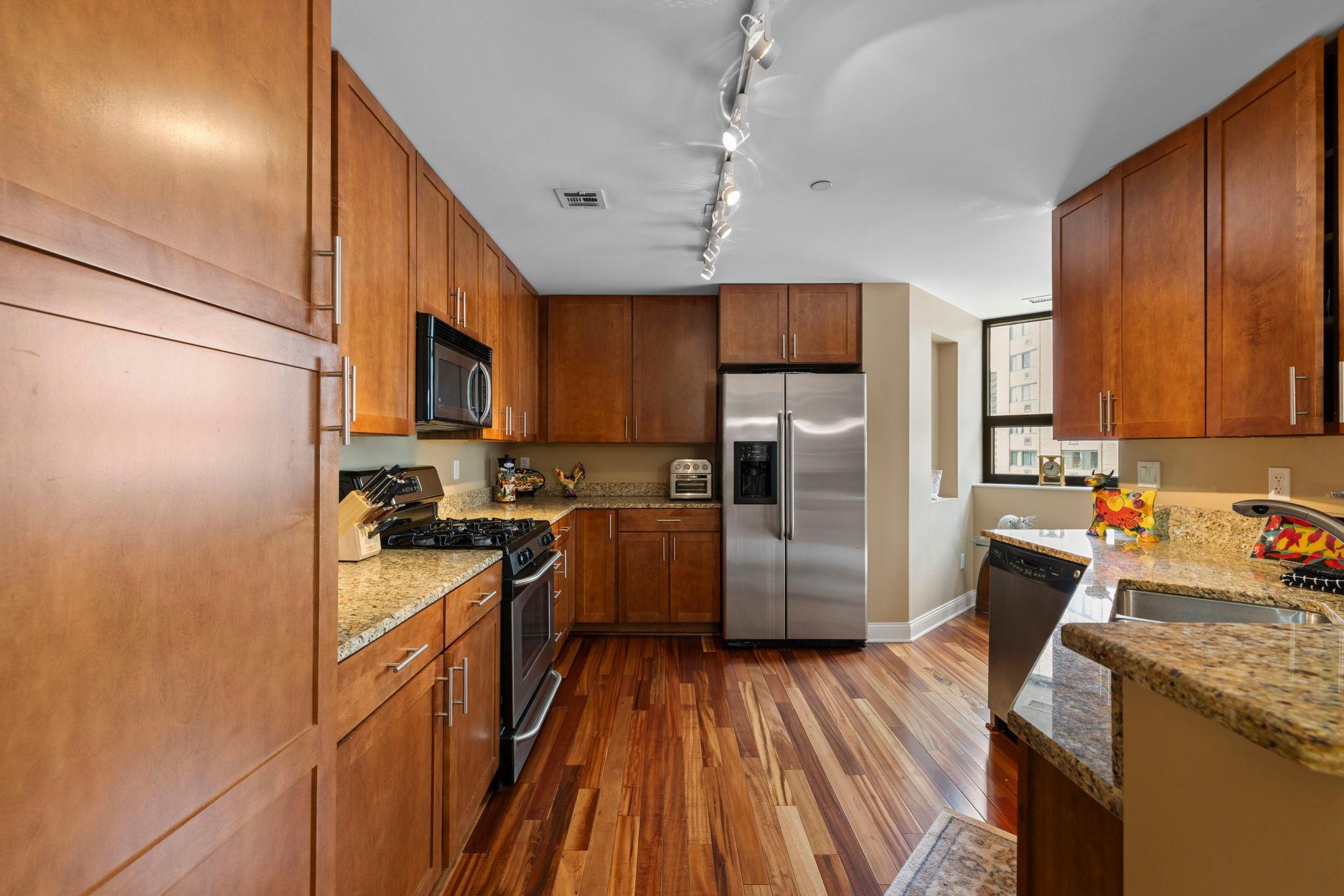 30-web-or-mls-100 3rd Ave S 705-69.jpg