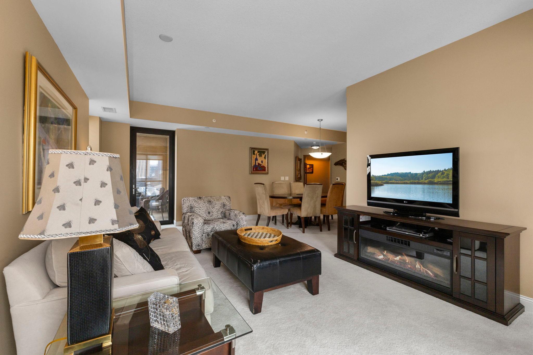 40-web-or-mls-100 3rd Ave S 705-98.jpg