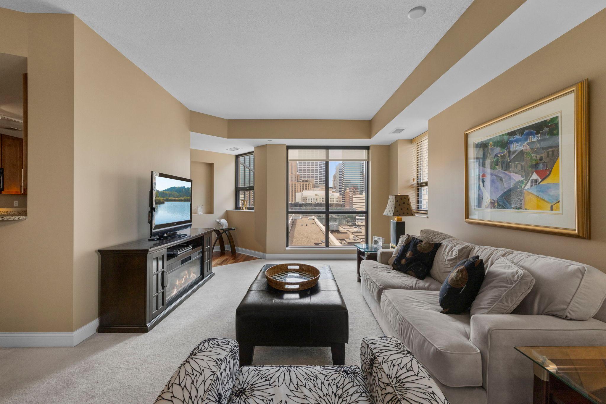 42-web-or-mls-100 3rd Ave S 705-105.jpg
