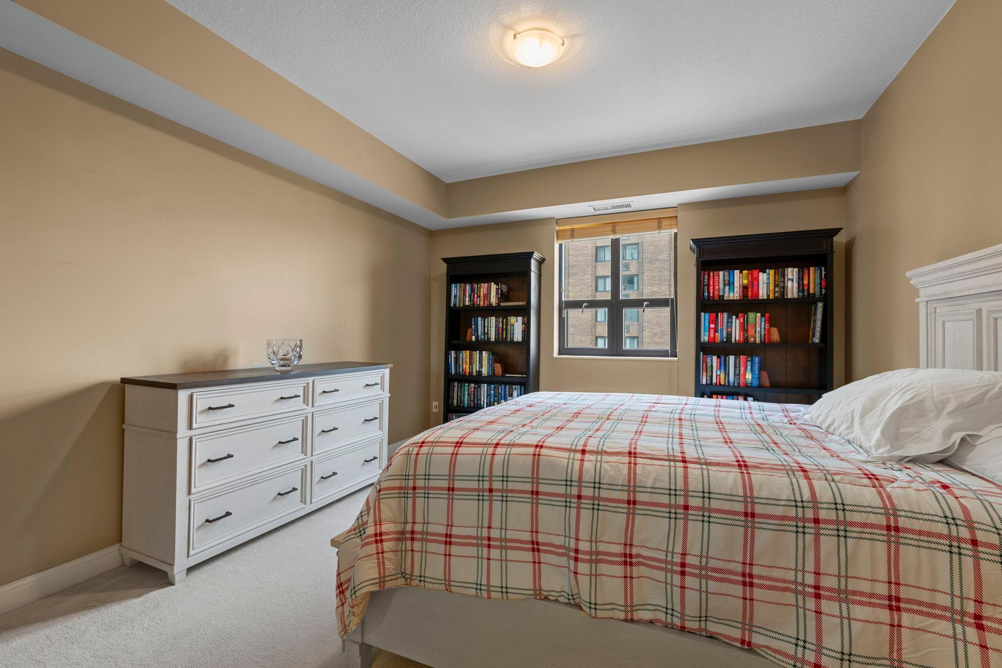 23-web-or-mls-100 3rd Ave S 705-48.jpg