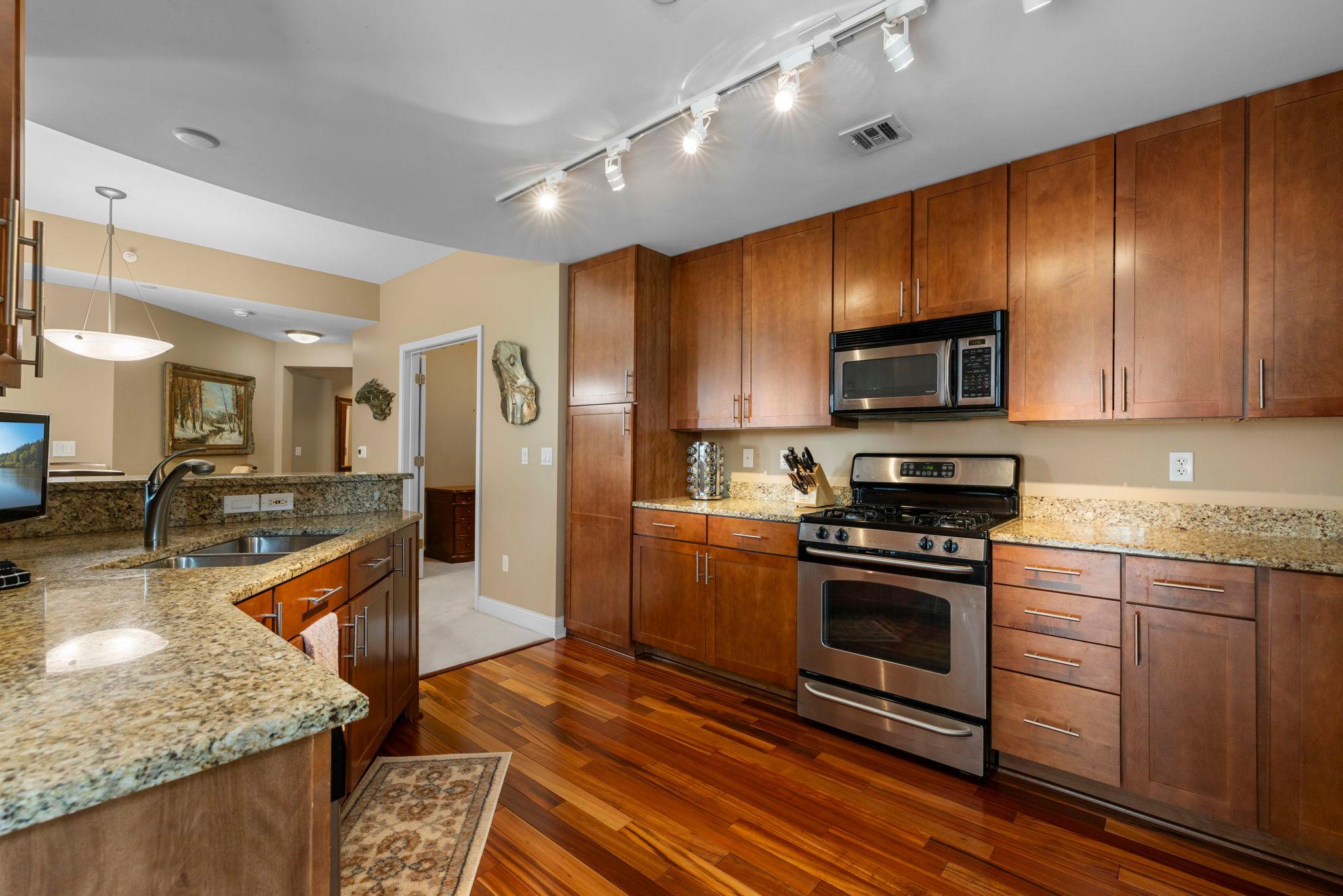 34-web-or-mls-100 3rd Ave S 705-81.jpg