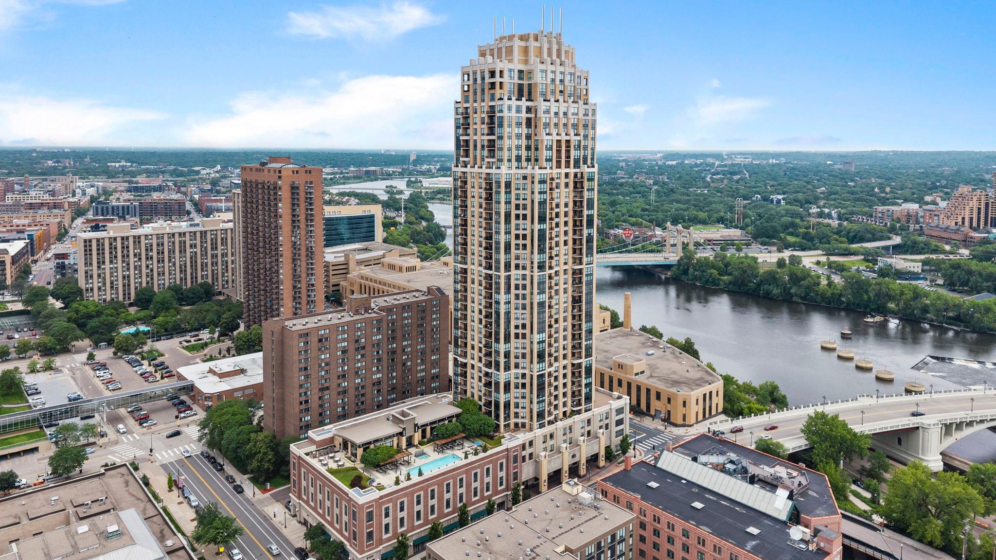 3-web-or-mls-100 3rd Ave S 705-249.jpg