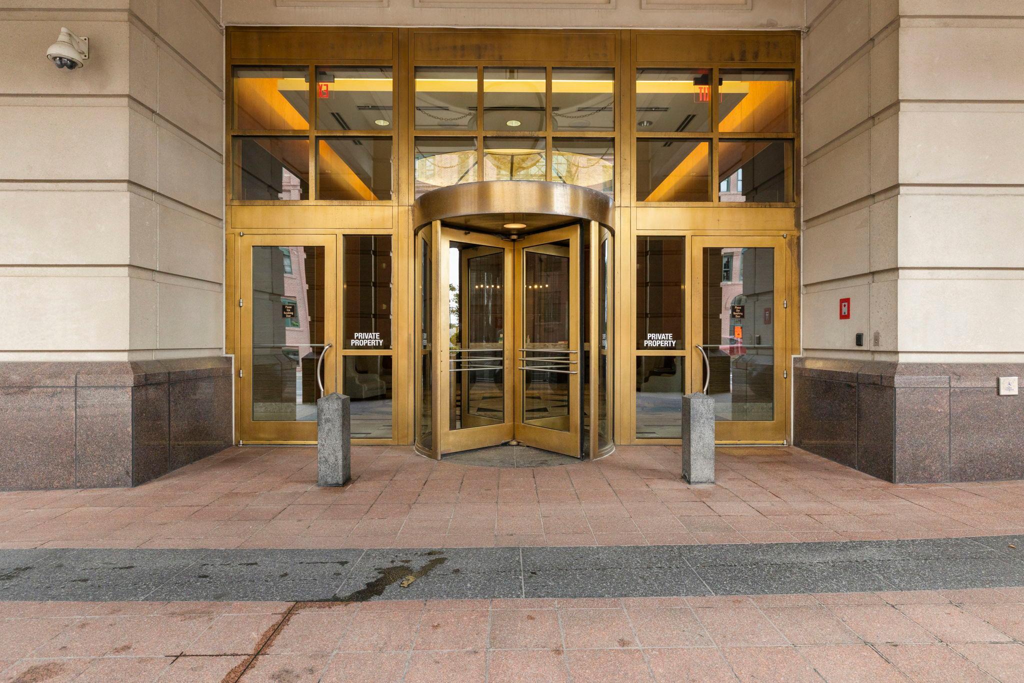 7-web-or-mls-100 3rd Ave S 705-225.jpg