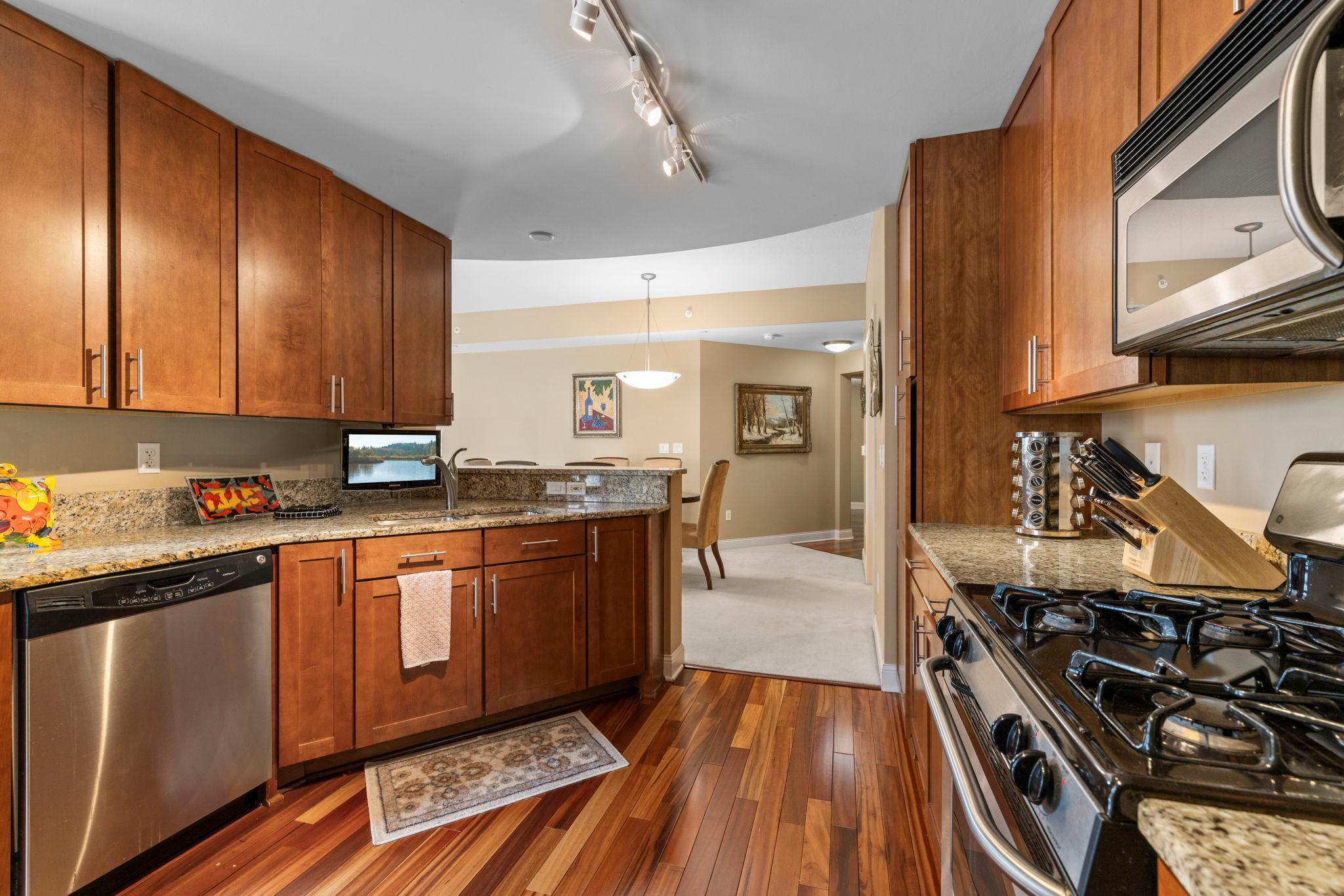 35-web-or-mls-100 3rd Ave S 705-84.jpg