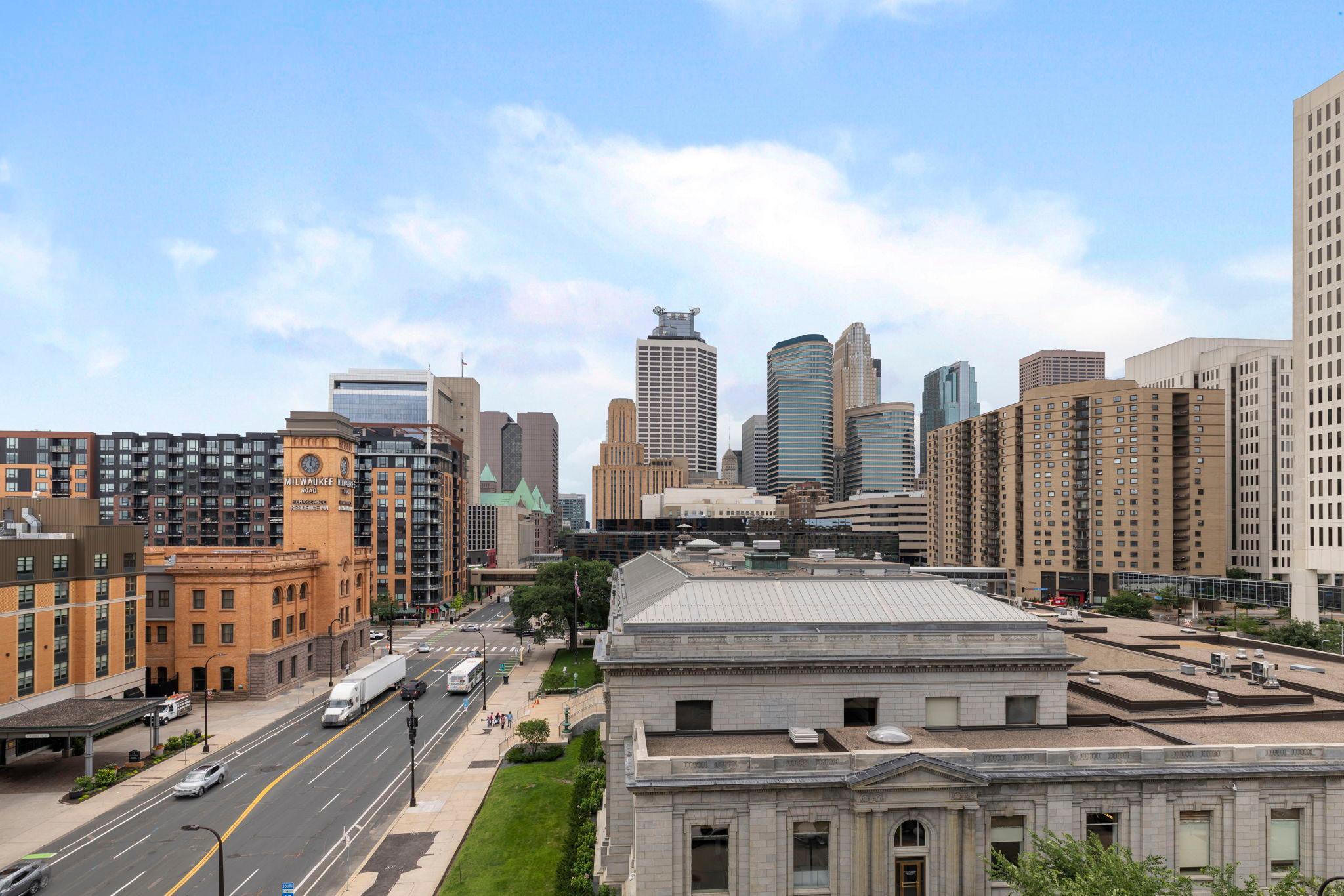 80-web-or-mls-100 3rd Ave S 705-207.jpg