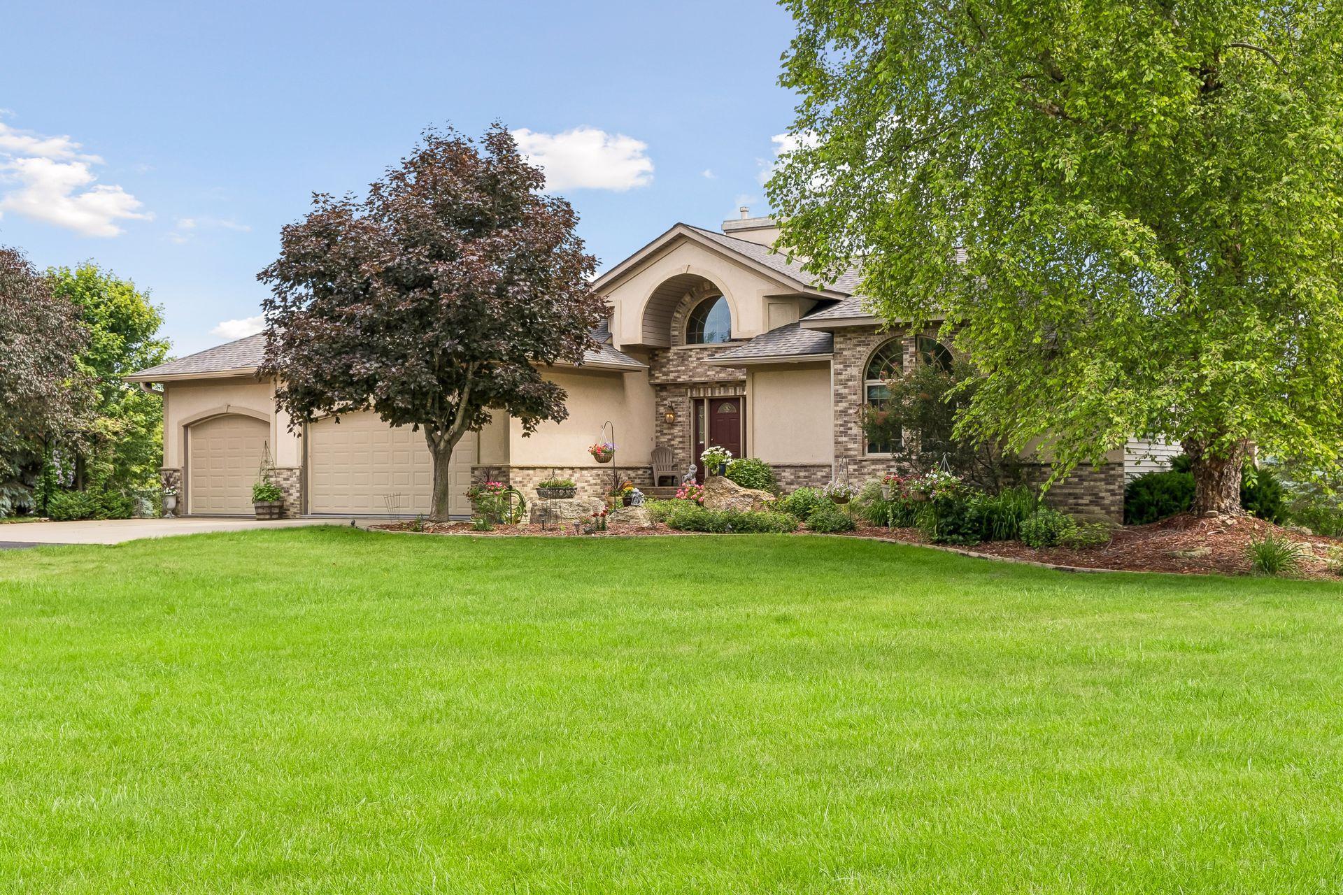 A beautiful front yard welcomes you to the entrance of the home.
