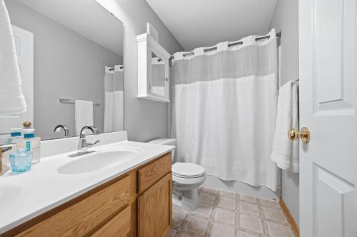 Full upper level guest bath