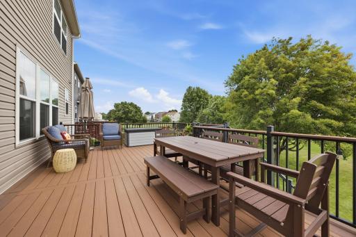 Huge maintenance free deck w/ stairs