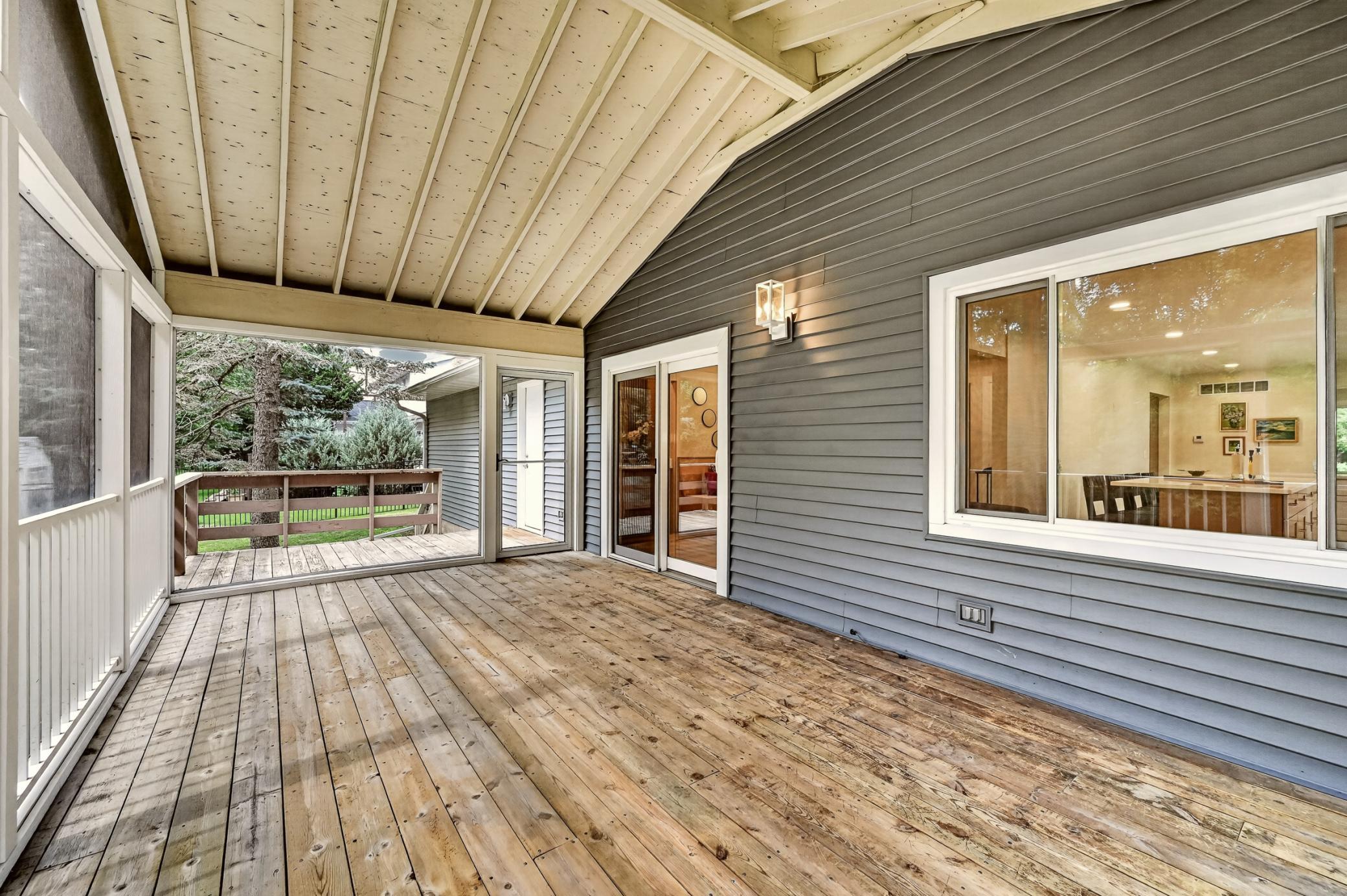 Screened-in Porch