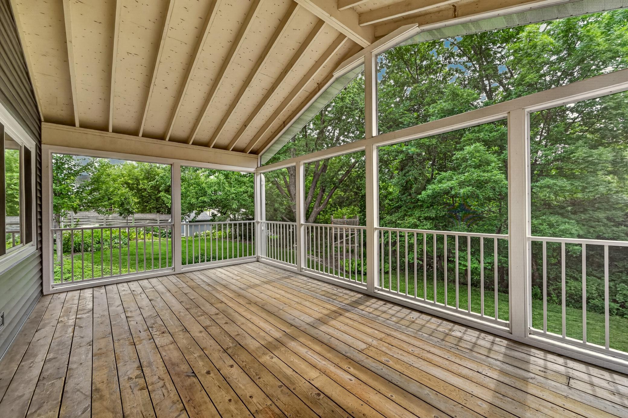 Screened-in Porch