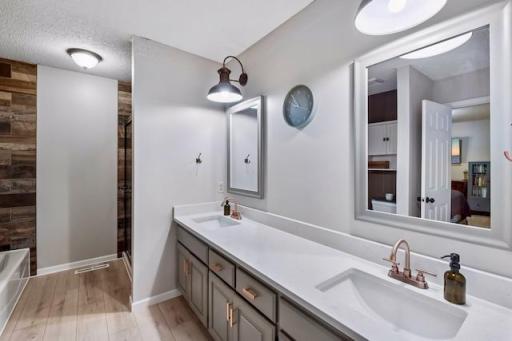 Updated Full Bathroom - Tile / dual sinks / separate Tub