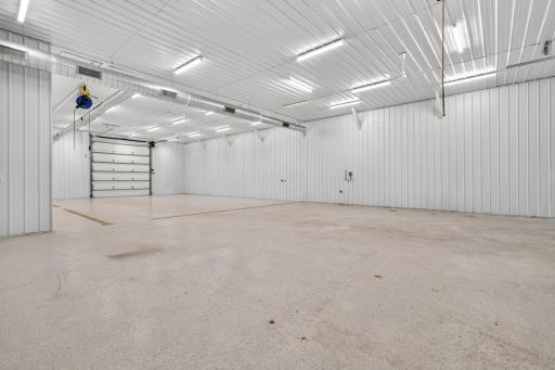 Epoxy flooring with drain and inflow radiant heating