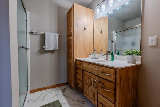 Hollywood Bathroom Upper