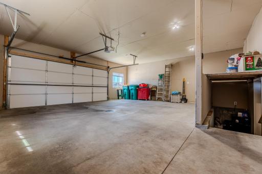 2 1/2 Stall Garage