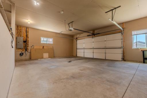 2 1/2 Stall Garage