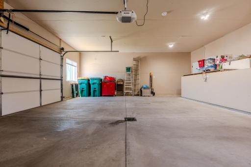 2 1/2 Stall Garage